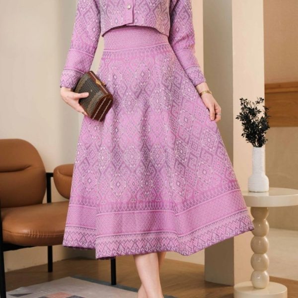 61hlJe0fofL.jpg Women's Two-Piece Jacquard Dress Set, Pink Floral Pattern, Long Sleeve Cropped Jacket with Brooch, Midi A-Line Skirt